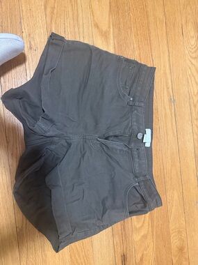 H&M Classic Women's Olive Shorts